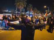 Activistes propalestins tallen el trànsit davant del Palau Blaugrana per protestar pel partit Barça-Hapoel Tel Aviv