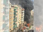 Impacte a tocar de Santa Coloma: un autobús crema a la Sagrera i obliga a evacuar passatgers