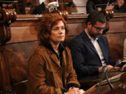 El ple de Barcelona aprova prioritzar l’ús “habitual i permanent” de l’habitatge i regular els lloguers de temporada