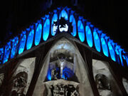 La Sagrada Família il·lumina la façana de la Passió per reviure els darrers dies de Jesús