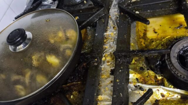 Imatge d'una paella amb restes de menjar a la cuina de l'establiment (Policia Local de Santa Coloma de Gramenet)