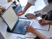 La IA empresarial evoluciona cap a models híbrids que integren persones i ‘digital workers’ dins de l’operació corporativa