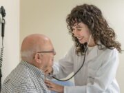 L’envelliment demogràfic impulsa el sector geriàtric a reclamar més coordinació