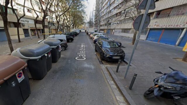 Imatge del carrer de llevant, zona de la troballa del nadó (Sant Adrià de Besòs)